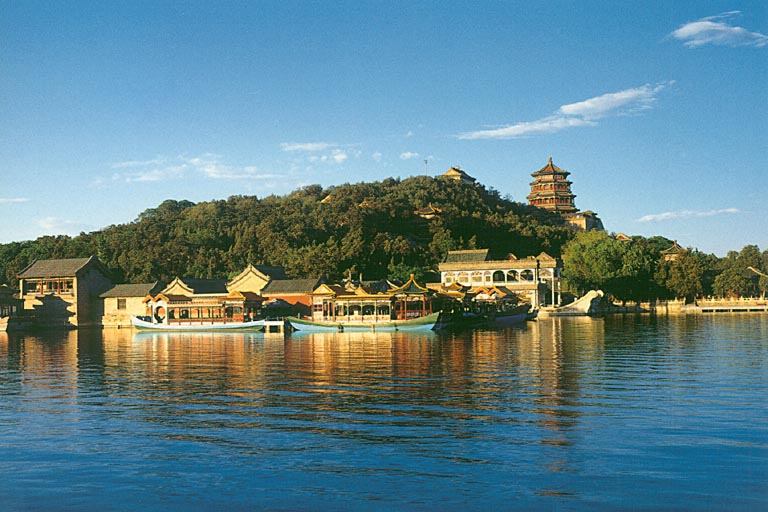 [ A Panoramic View of the Summer Palace ]